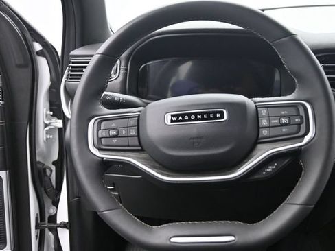 Used 2024 Jeep Wagoneer L Series II w/ Flexible Seating Group AWD/4WD image 29