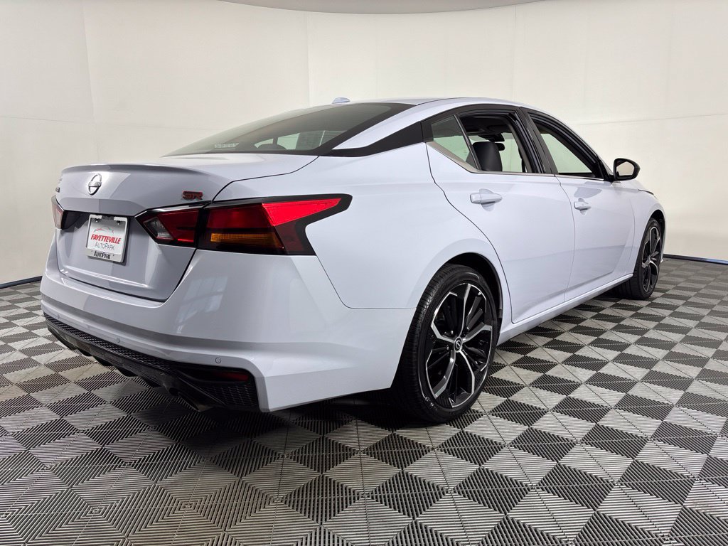 Used 2025 Nissan Altima 2.5 SR FWD image 10