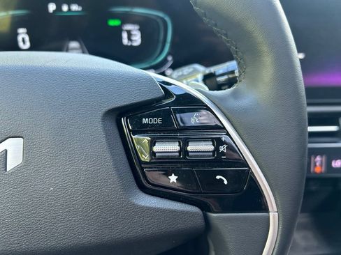 Used 2023 Kia Niro SX Touring FWD image 9