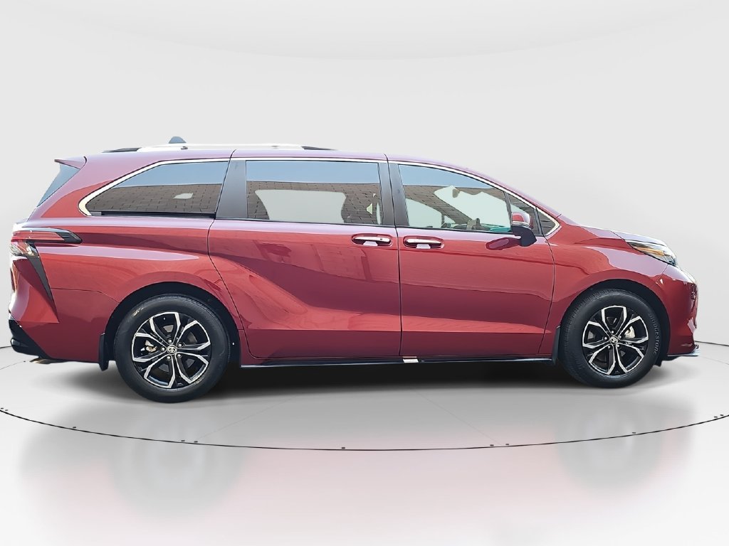 Certified 2025 Toyota Sienna Platinum AWD/4WD image 4