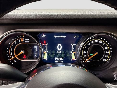 Used 2021 Jeep Wrangler Unlimited Sahara w/ Uconnect 4C Nav & Sound Group image 14