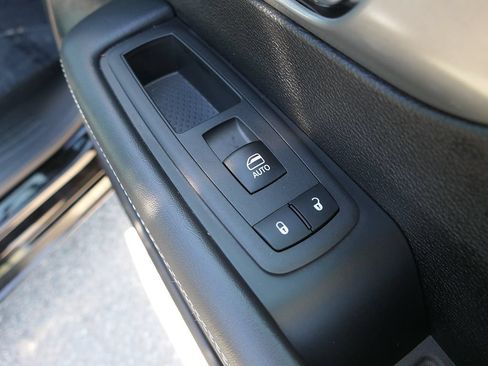Used 2025 Chrysler Voyager LX FWD image 24