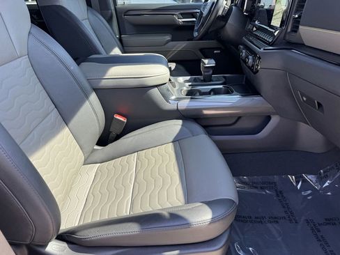 Used 2023 Chevrolet Silverado 1500 ZR2 w/ Technology Package image 8