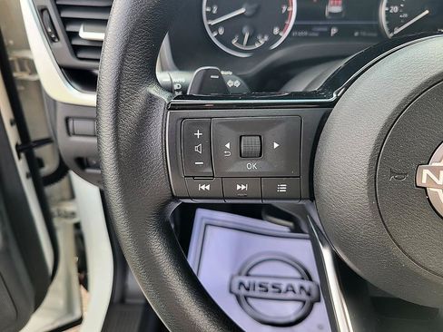 Used 2023 Nissan Rogue SV FWD image 22