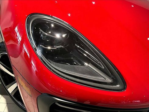 New 2026 Porsche Macan image 12