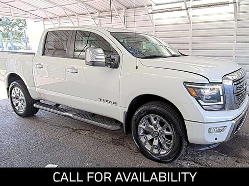 Used 2021 Nissan Titan SL w/ Moonroof Package AWD/4WD image 5