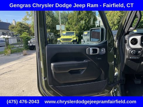 Used 2024 Jeep Wrangler Unlimited AWD/4WD image 28
