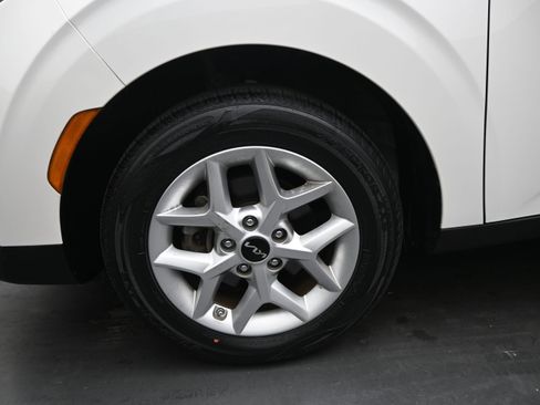 Used 2024 Kia Soul LX w/ Option Group 015 FWD image 9