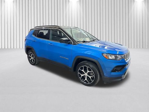 Used 2024 Jeep Compass Limited AWD/4WD image 2