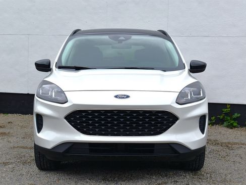 Used 2022 Ford Escape SE w/ SE Sport Appearance Package image 7