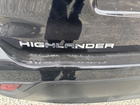 Used 2021 Toyota Highlander XLE image 13