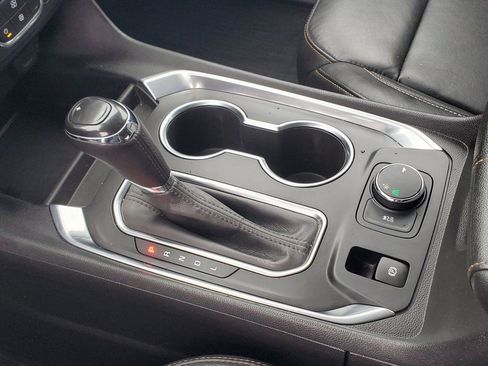 Used 2020 Chevrolet Traverse LT image 25