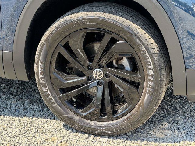 Used 2022 Volkswagen Atlas SE w/ Black Wheel Package AWD/4WD image 9