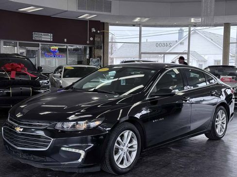 Used 2017 Chevrolet Malibu LT image 2