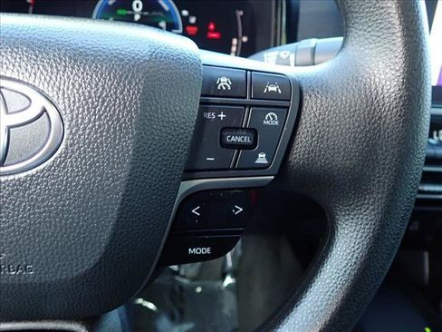 Used 2026 Toyota Camry LE AWD/4WD image 13