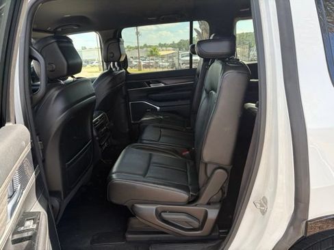 Used 2024 Jeep Wagoneer Series II w/ Flexible Seating Group RWD image 19