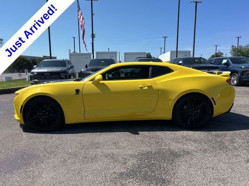 Used 2018 Chevrolet Camaro SS RWD image 6