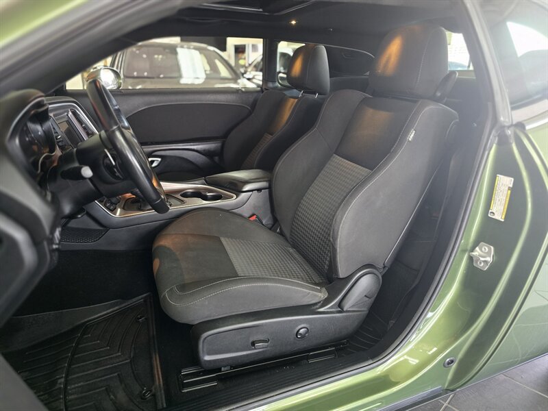 Used 2022 Dodge Challenger R/T w/ Blacktop Package RWD image 9