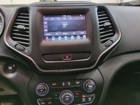 Used 2019 Jeep Cherokee Latitude Plus w/ Cold Weather Group image 8