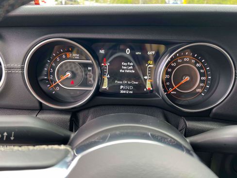 Used 2020 Jeep Gladiator Overland AWD/4WD image 17