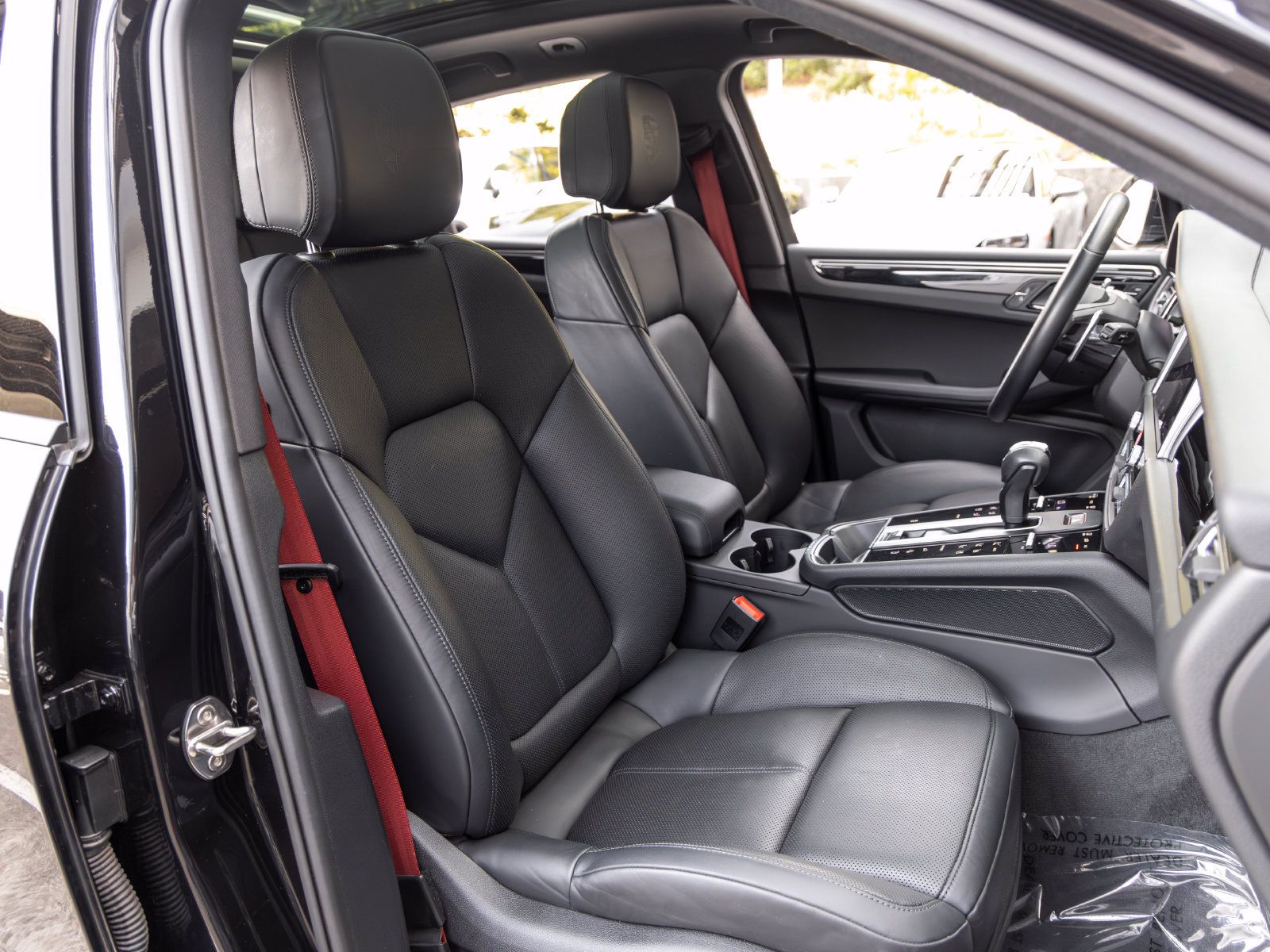 Used 2023 Porsche Macan AWD/4WD image 65