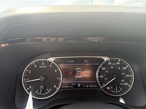 Used 2025 Nissan Pathfinder SL AWD/4WD image 33