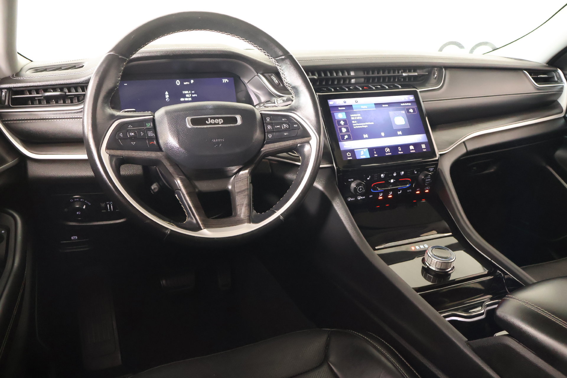 Used 2022 Jeep Grand Cherokee L Limited w/ Luxury Tech Group II RWD image 2