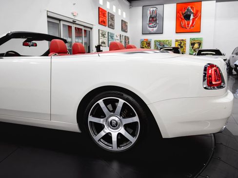 Used 2017 Rolls-Royce Dawn RWD image 42