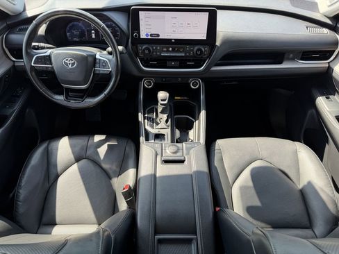 Used 2024 Toyota Grand Highlander AWD image 12
