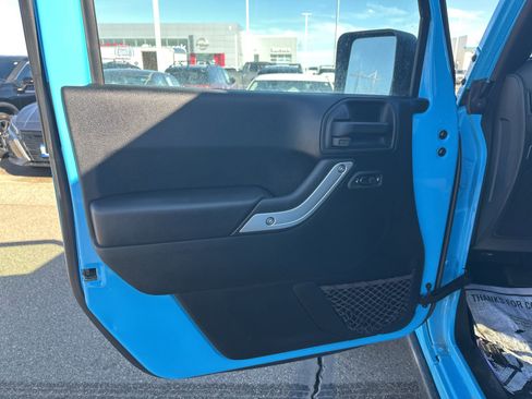 Used 2018 Jeep Wrangler Unlimited Rubicon w/ Cold Weather Group AWD/4WD image 17