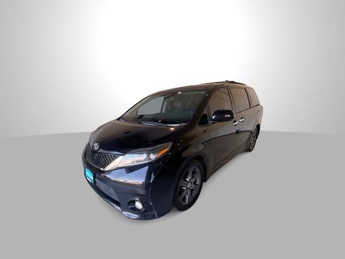 Used 2015 Toyota Sienna SE FWD image 4