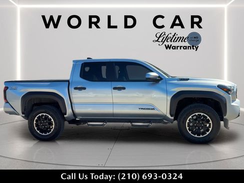 Used 2025 Toyota Tacoma TRD Off-Road AWD/4WD image 2