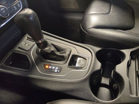 Used 2021 Jeep Cherokee Latitude Plus FWD image 26