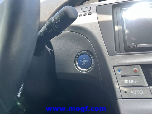 Used 2015 Toyota Prius Persona Series FWD image 9