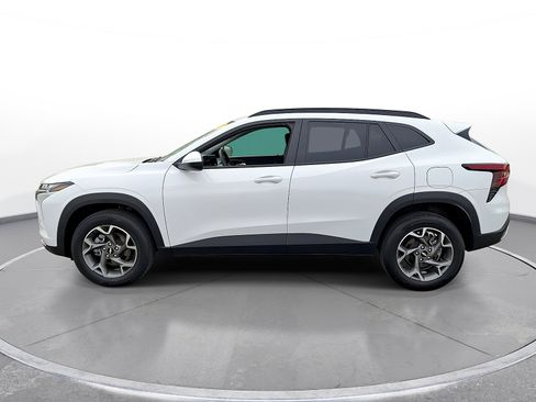 Used 2025 Chevrolet Trax LT FWD image 5