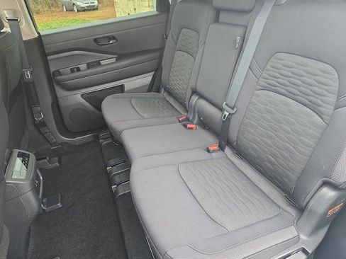 Used 2025 Nissan Pathfinder SV image 15