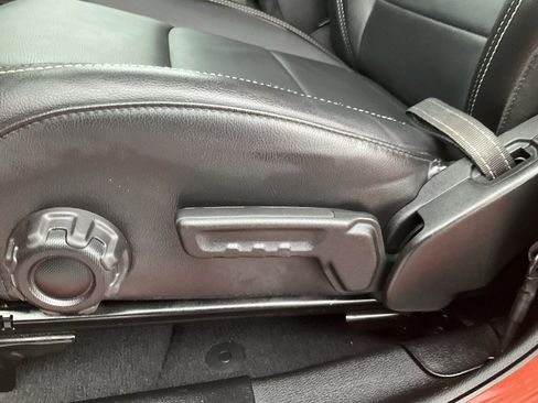 Used 2018 Jeep Wrangler Unlimited Sahara image 17