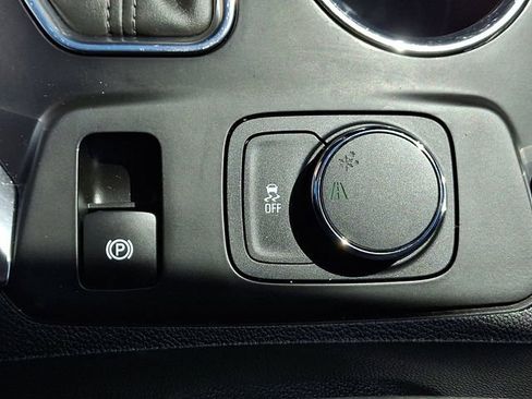 Used 2018 Chevrolet Traverse LT FWD image 25