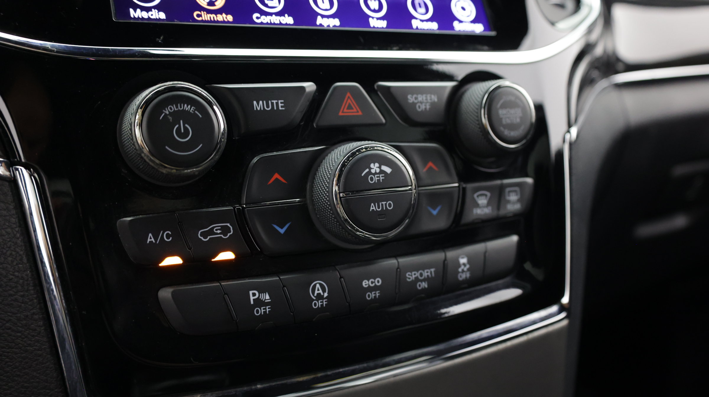 Used 2020 Jeep Grand Cherokee Overland RWD image 21