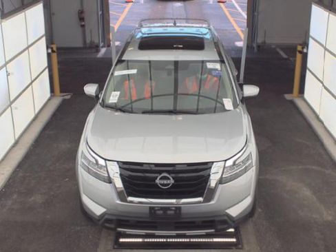 Used 2023 Nissan Pathfinder SL w/ SL Premium Package AWD/4WD image 2
