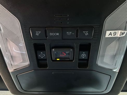 Used 2025 Toyota RAV4 XSE w/ Advanced Technology Package AWD/4WD image 19