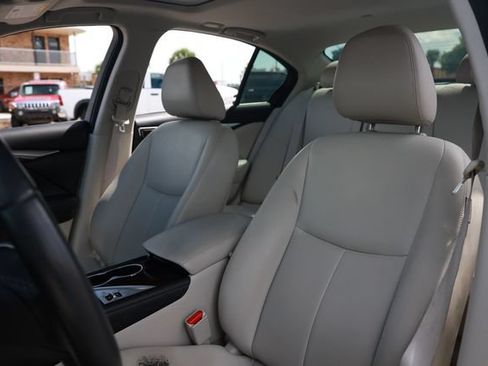 Used 2018 INFINITI Q50 Luxe w/ Cargo Package (L95) RWD image 9