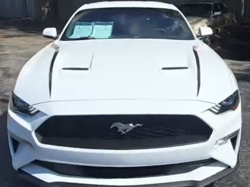 Used 2018 Ford Mustang Coupe RWD image 7