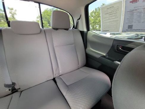 Used 2022 Toyota Tacoma SR5 w/ Technology Package RWD image 6