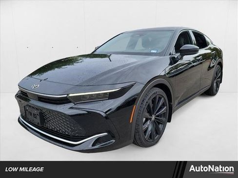 Used 2025 Toyota Crown Nightshade image 1