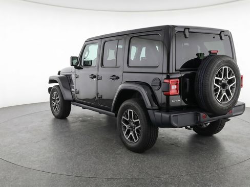 Used 2025 Jeep Wrangler Sahara AWD/4WD image 6