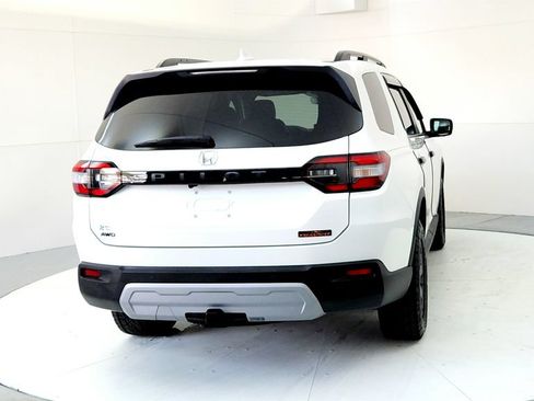 Used 2025 Honda Pilot TrailSport image 5