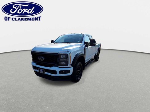 Used 2023 Ford F250 XL w/ STX Appearance Package AWD/4WD image 3