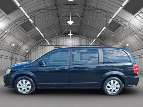 Used 2018 Dodge Grand Caravan SE w/ UConnect Hands-Free Group FWD image 2