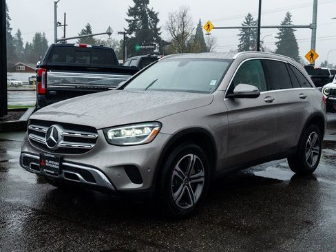 Used 2021 Mercedes-Benz GLC 300 4MATIC image 3